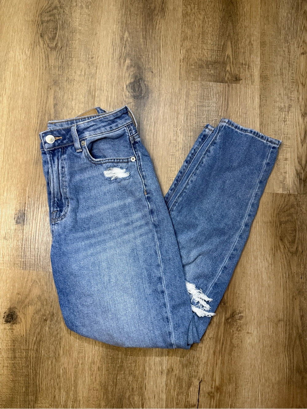 NWOT American Eagle Distressed Mom Jeans